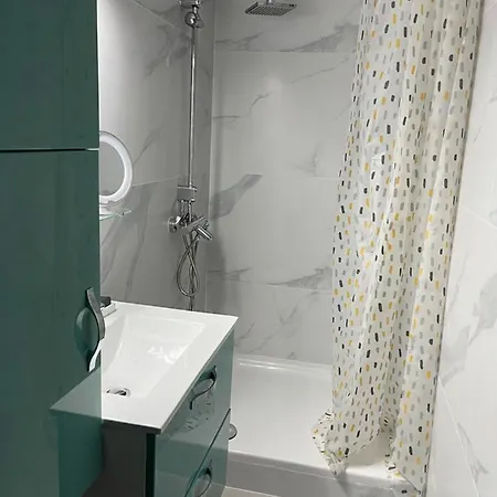 Renove Rdc Terrasse Wepion アパート ナミュール